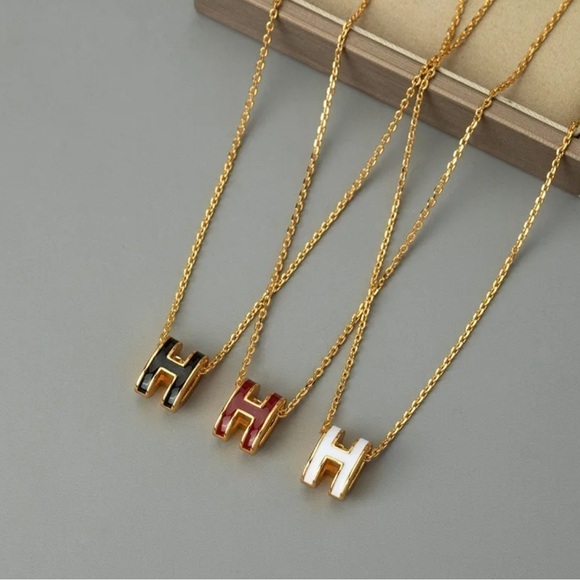 ⭐️NEW⭐️ 18K Gold White Enameled Minimalist Letter H Shaped Pendant Necklace - Picture 7 of 7